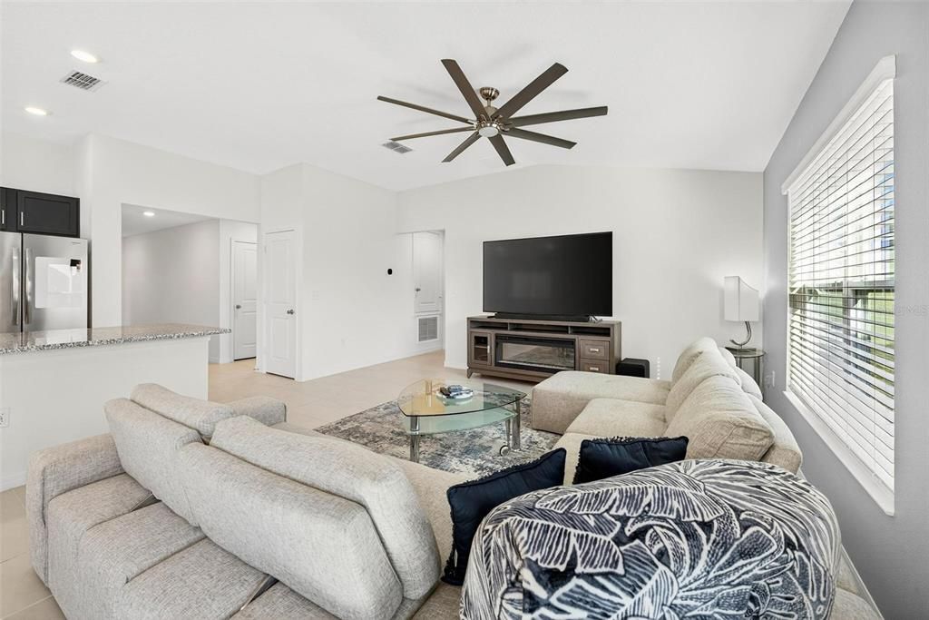 En Venta: $300,000 (3 camas, 2 baños, 1579 Pies cuadrados)