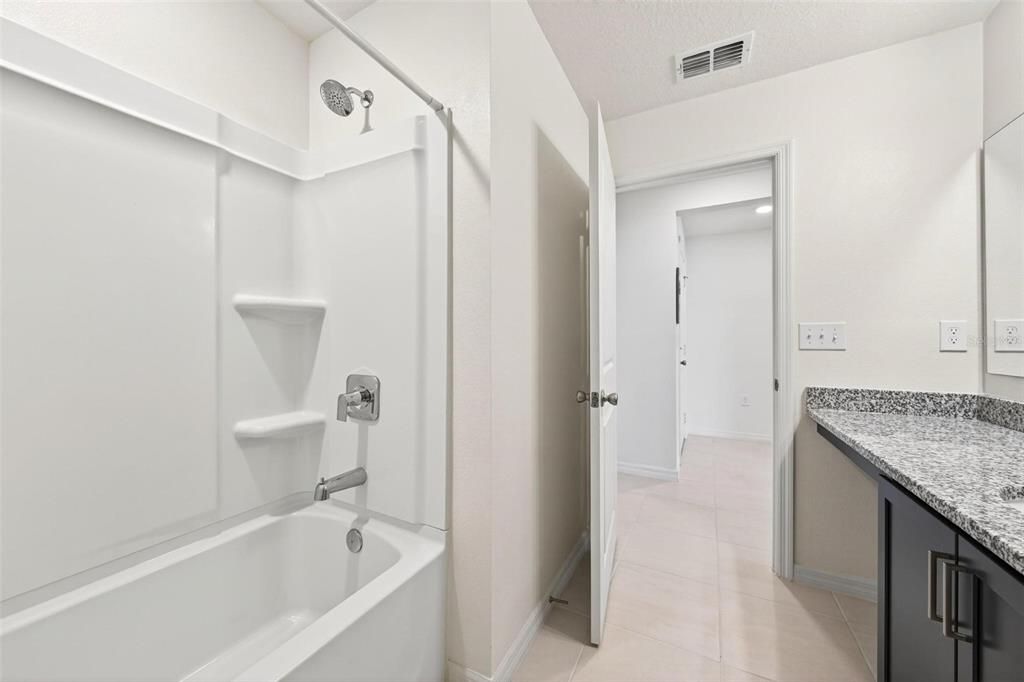 En Venta: $300,000 (3 camas, 2 baños, 1579 Pies cuadrados)