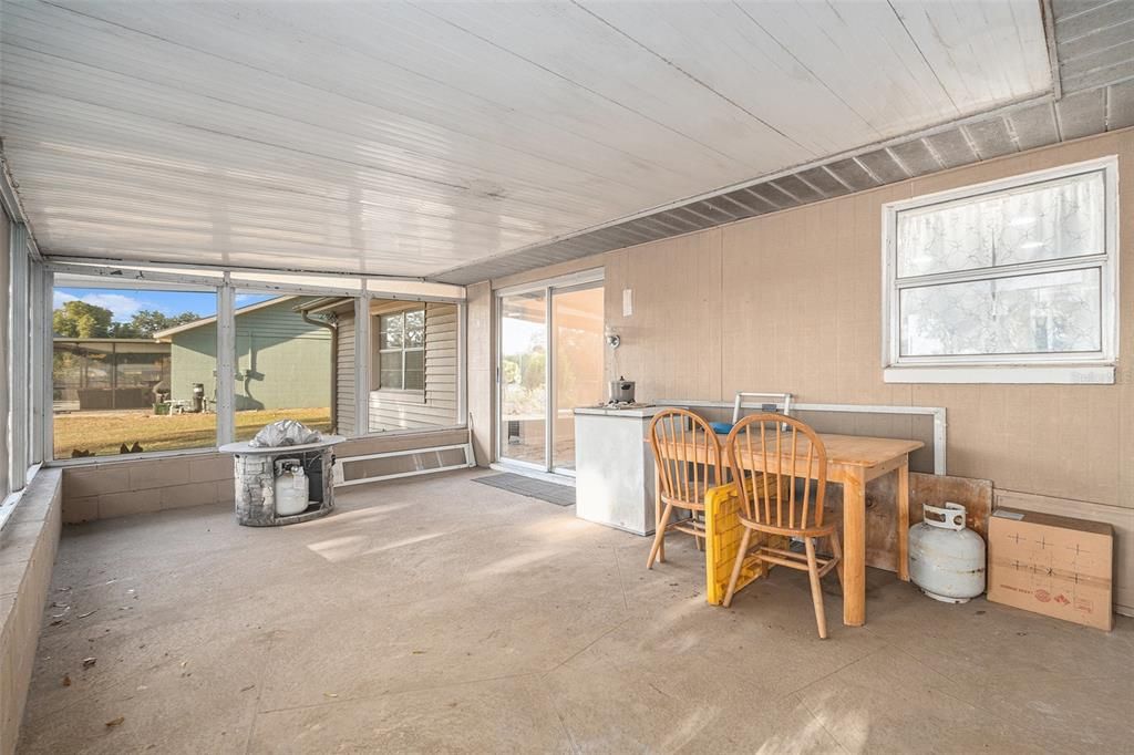 Active With Contract: $335,000 (4 beds, 2 baths, 1735 Square Feet)