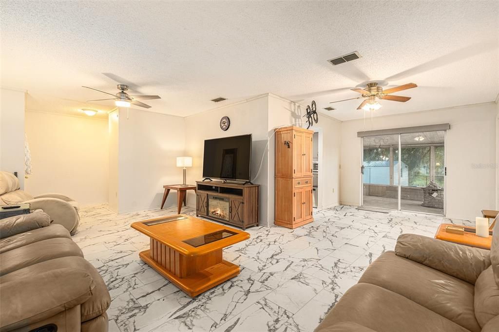 Active With Contract: $335,000 (4 beds, 2 baths, 1735 Square Feet)