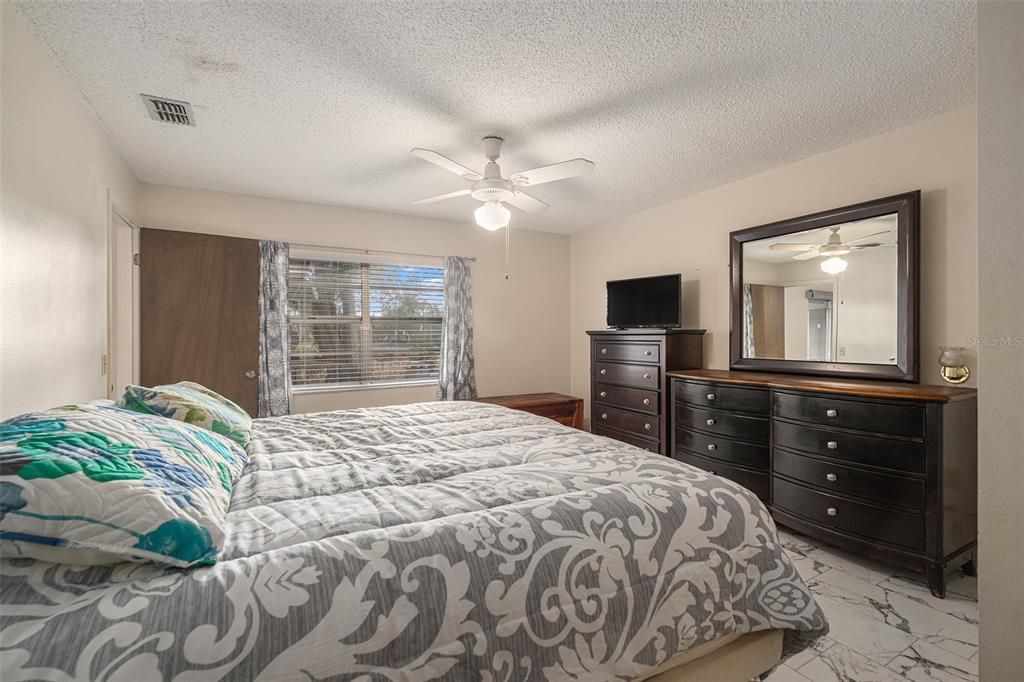 Active With Contract: $335,000 (4 beds, 2 baths, 1735 Square Feet)