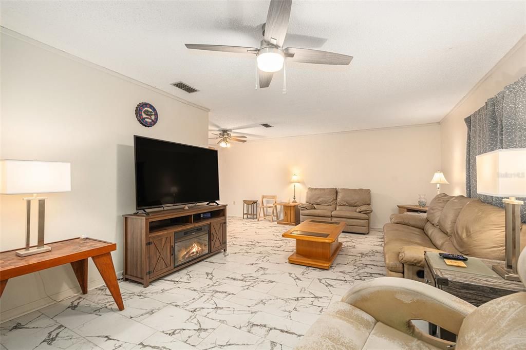 Active With Contract: $335,000 (4 beds, 2 baths, 1735 Square Feet)