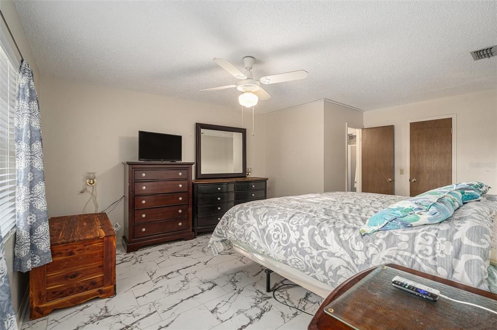 Active With Contract: $335,000 (4 beds, 2 baths, 1735 Square Feet)