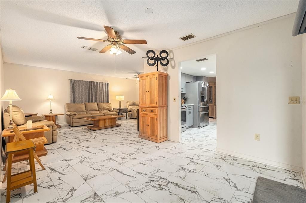 Active With Contract: $335,000 (4 beds, 2 baths, 1735 Square Feet)