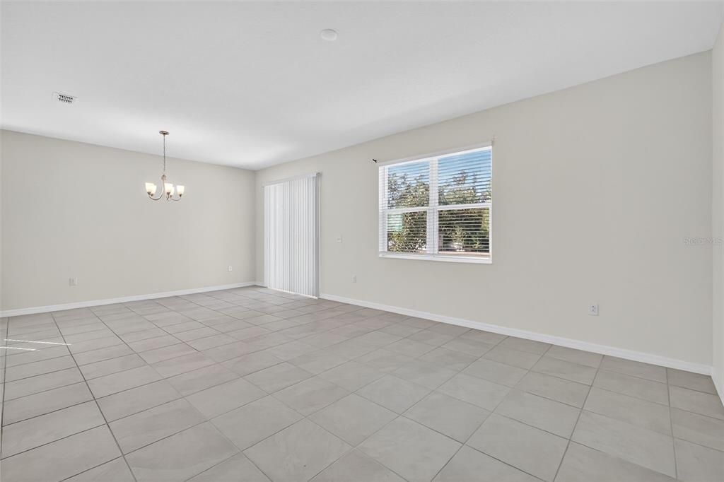 待售: $335,000 (4 贝兹, 2 浴室, 1696 平方英尺)