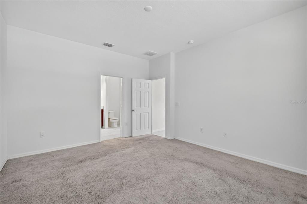 待售: $335,000 (4 贝兹, 2 浴室, 1696 平方英尺)