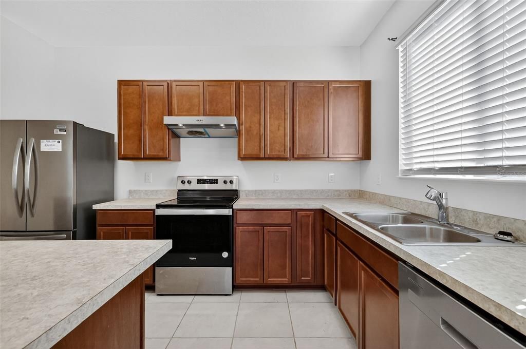 待售: $335,000 (4 贝兹, 2 浴室, 1696 平方英尺)