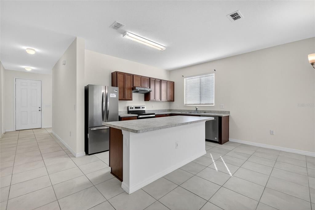 待售: $335,000 (4 贝兹, 2 浴室, 1696 平方英尺)