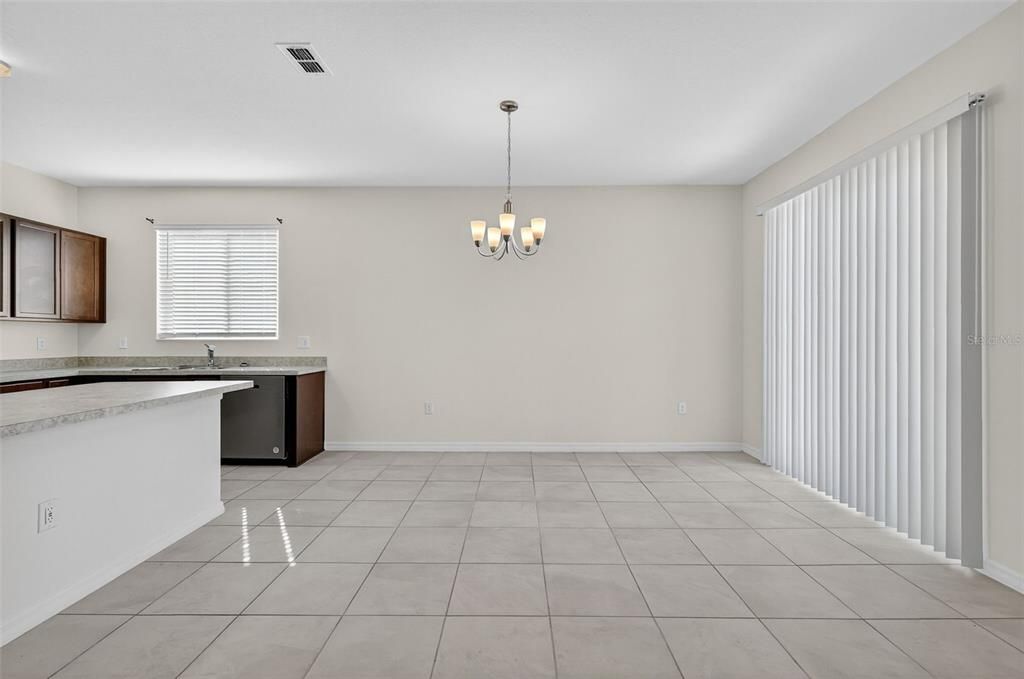 待售: $335,000 (4 贝兹, 2 浴室, 1696 平方英尺)