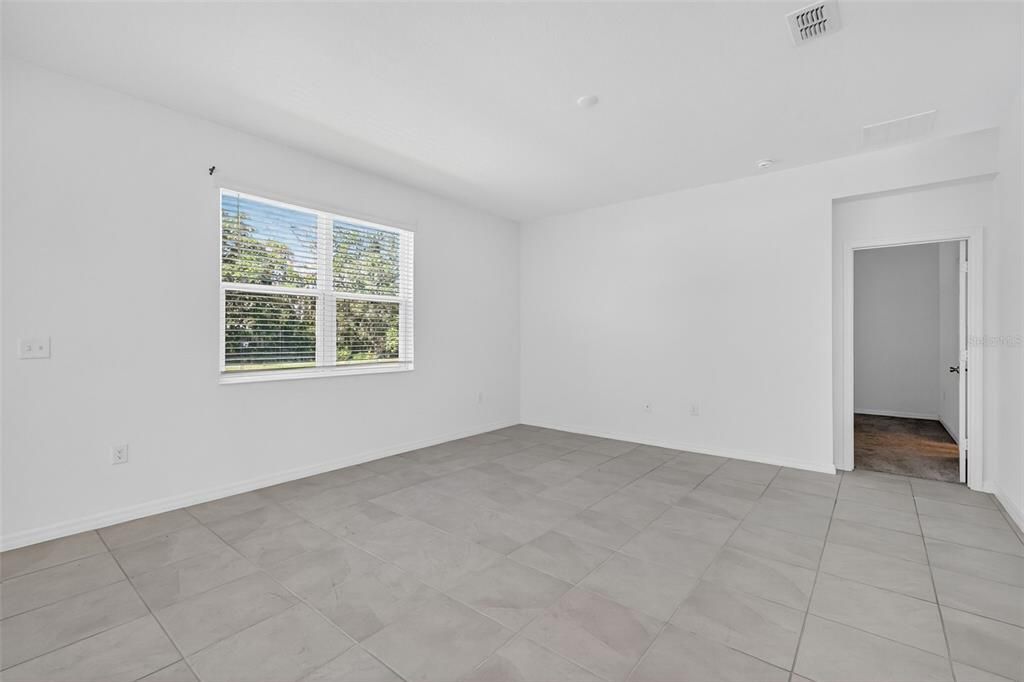 待售: $335,000 (4 贝兹, 2 浴室, 1696 平方英尺)