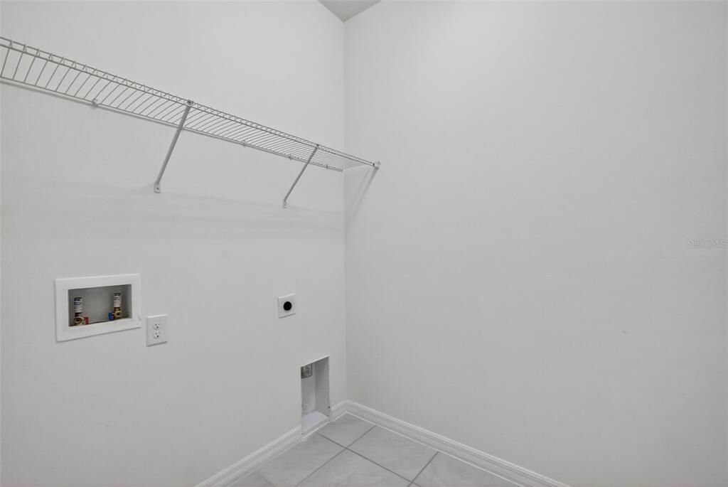 待售: $335,000 (4 贝兹, 2 浴室, 1696 平方英尺)