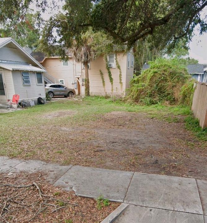 待售: $100,000 (0.06 acres)