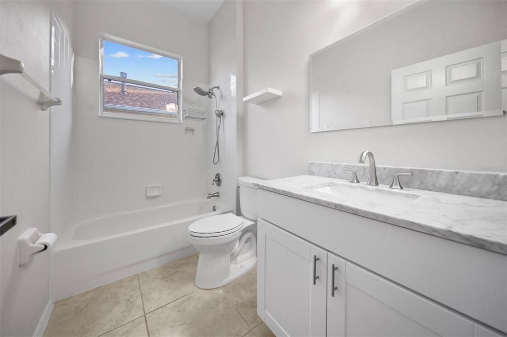 出租: $2,300 (3 贝兹, 2 浴室, 1645 平方英尺)