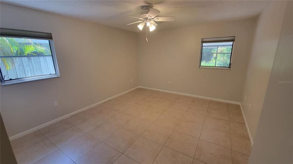 На продажу: $410,000 (3 спален, 0 ванн, 1720 Квадратных фут)