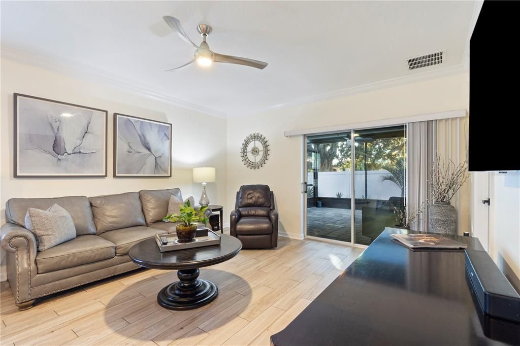 合同活跃: $359,900 (3 贝兹, 2 浴室, 1516 平方英尺)