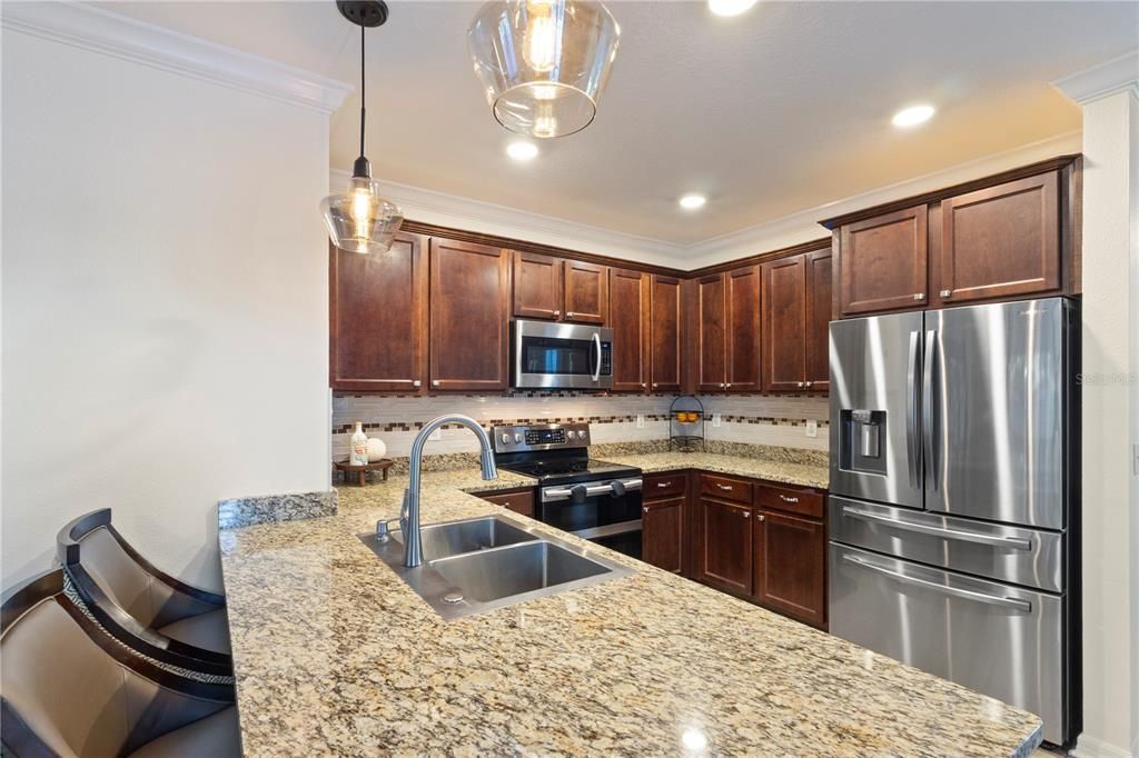 合同活跃: $359,900 (3 贝兹, 2 浴室, 1516 平方英尺)