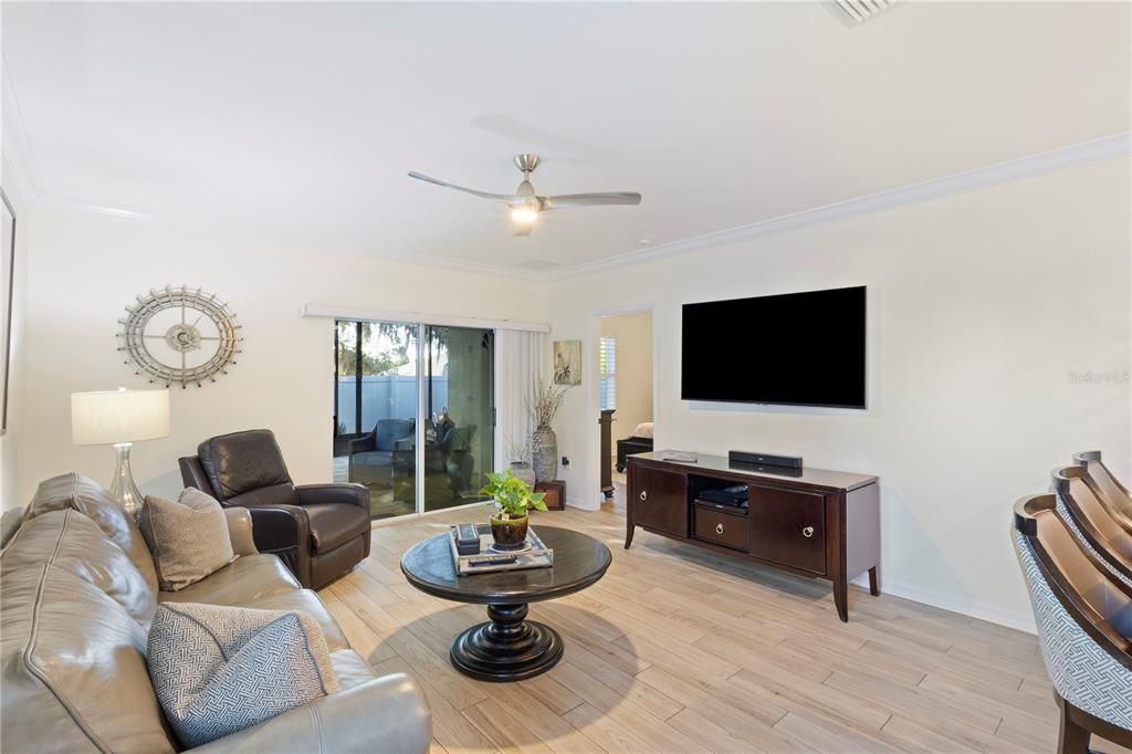 合同活跃: $359,900 (3 贝兹, 2 浴室, 1516 平方英尺)