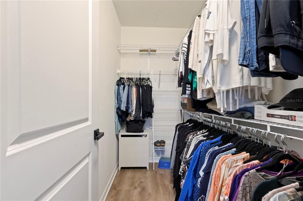 合同活跃: $359,900 (3 贝兹, 2 浴室, 1516 平方英尺)