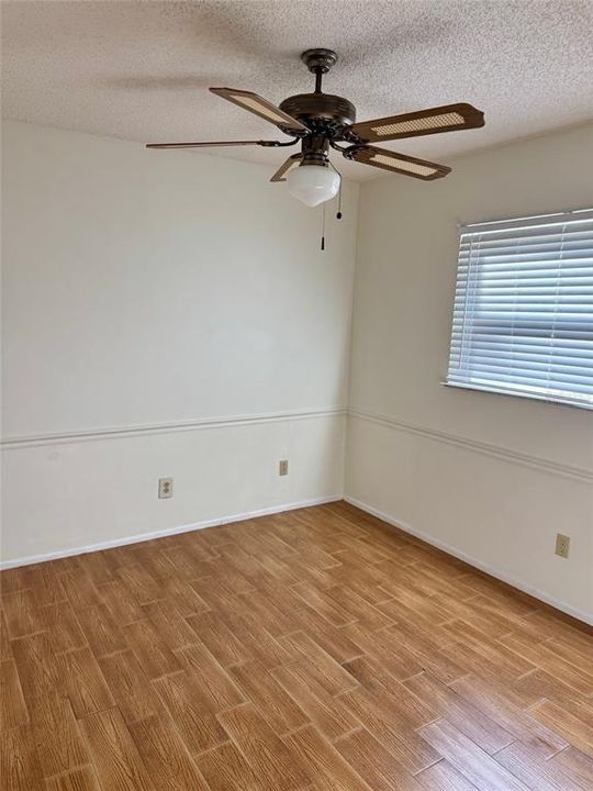 For Sale: $400,000 (3 beds, 2 baths, 1604 Square Feet)