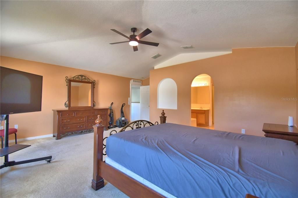 待售: $399,000 (4 贝兹, 2 浴室, 2824 平方英尺)