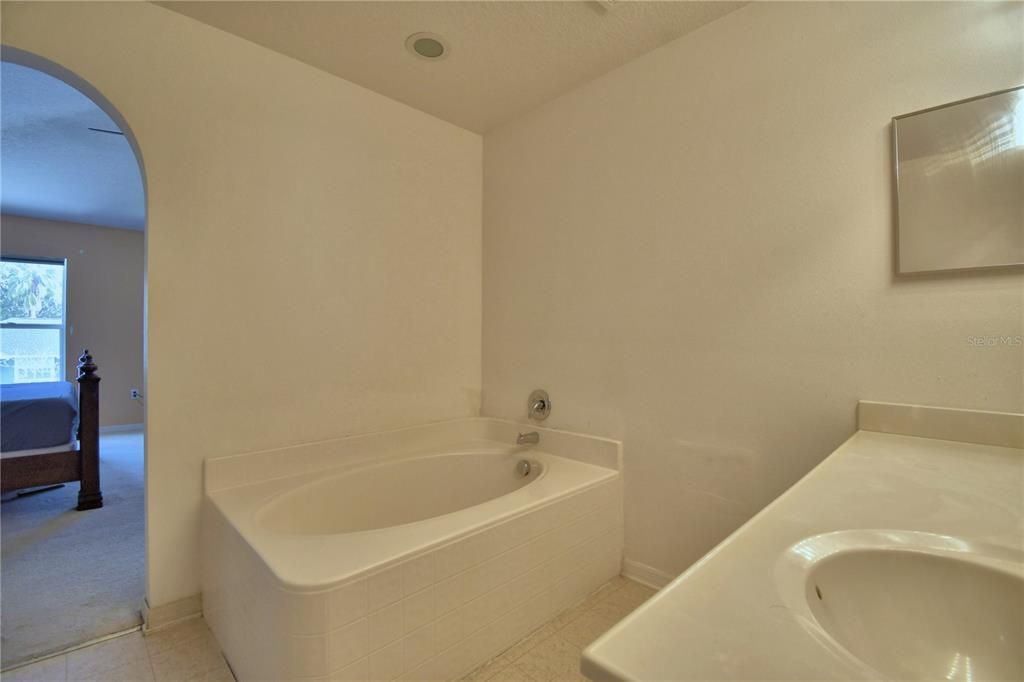 待售: $399,000 (4 贝兹, 2 浴室, 2824 平方英尺)