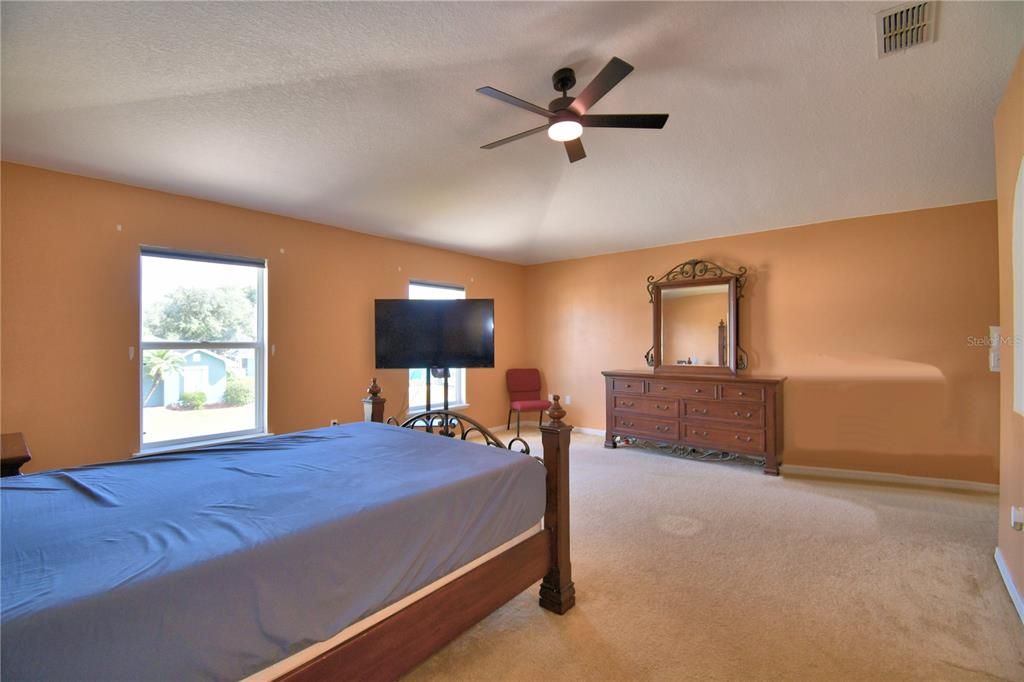 待售: $399,000 (4 贝兹, 2 浴室, 2824 平方英尺)