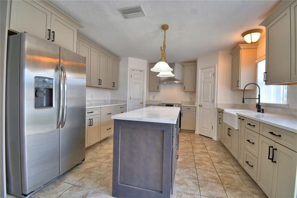 待售: $399,000 (4 贝兹, 2 浴室, 2824 平方英尺)