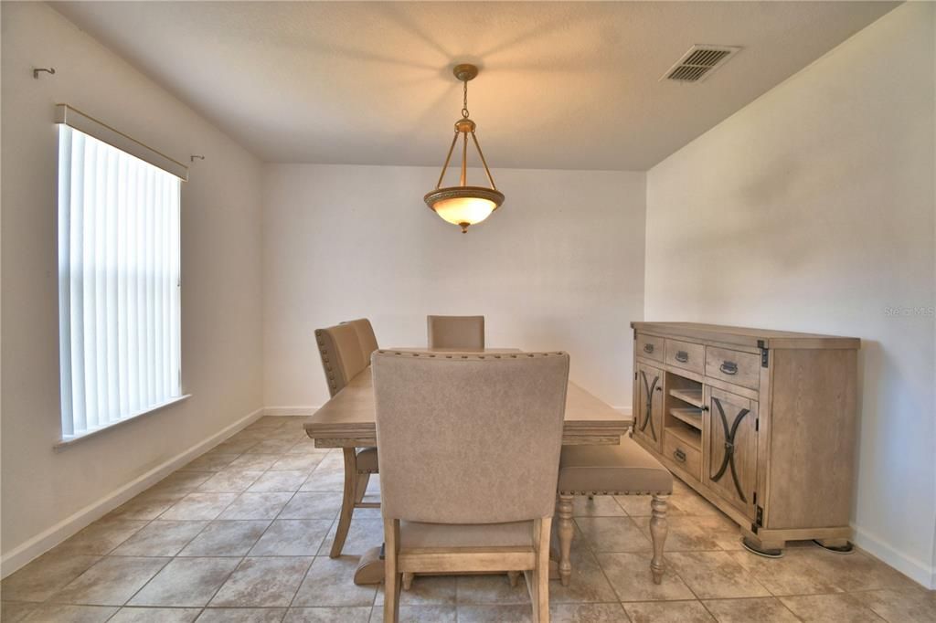 待售: $399,000 (4 贝兹, 2 浴室, 2824 平方英尺)