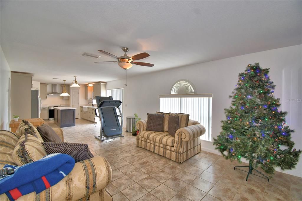 待售: $399,000 (4 贝兹, 2 浴室, 2824 平方英尺)