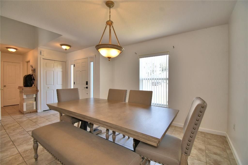 待售: $399,000 (4 贝兹, 2 浴室, 2824 平方英尺)