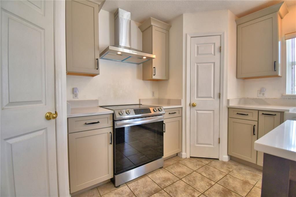 待售: $399,000 (4 贝兹, 2 浴室, 2824 平方英尺)