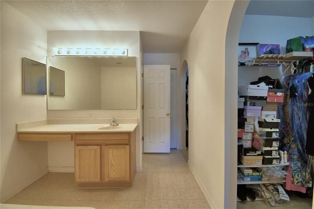 待售: $399,000 (4 贝兹, 2 浴室, 2824 平方英尺)