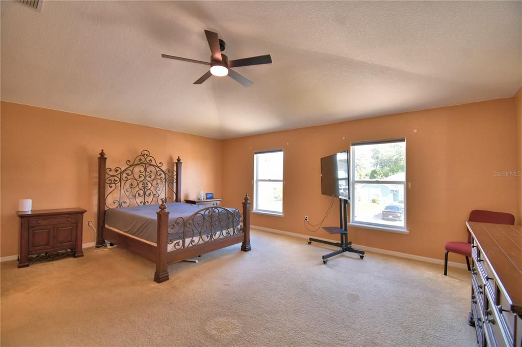 待售: $399,000 (4 贝兹, 2 浴室, 2824 平方英尺)