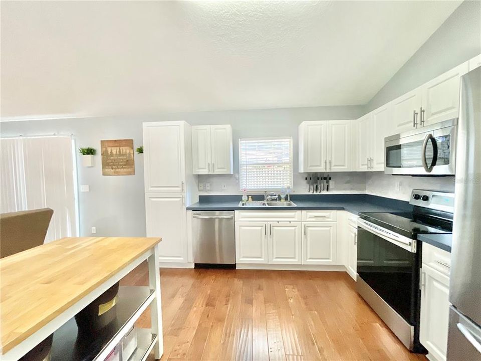 For Sale: $324,900 (3 beds, 2 baths, 1366 Square Feet)