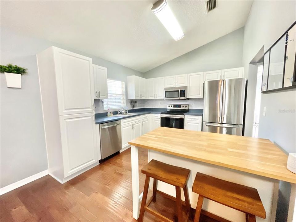For Sale: $324,900 (3 beds, 2 baths, 1366 Square Feet)
