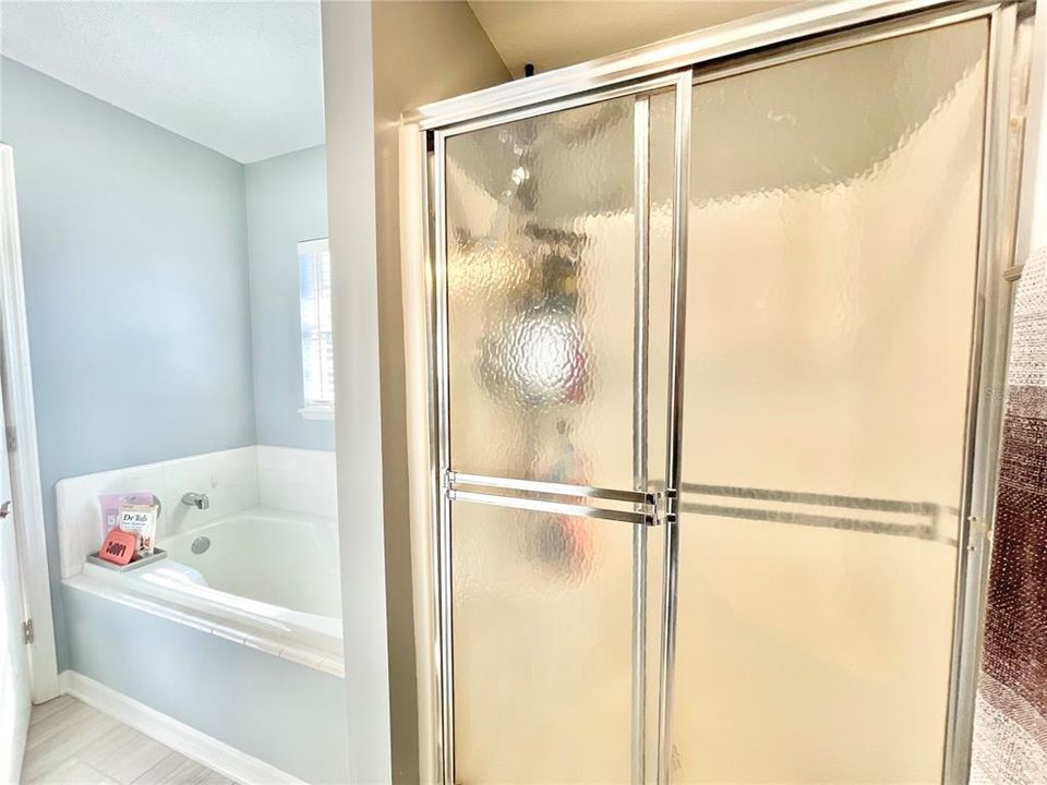 For Sale: $324,900 (3 beds, 2 baths, 1366 Square Feet)