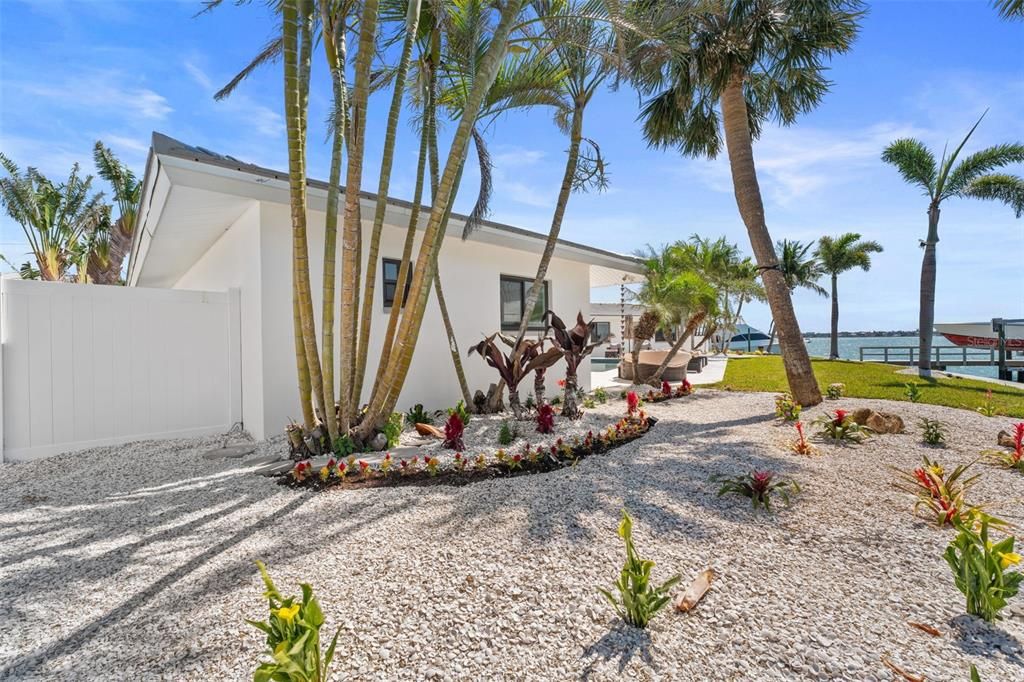 For Sale: $2,345,000 (4 beds, 3 baths, 2494 Square Feet)