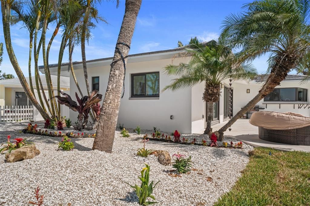 For Sale: $2,345,000 (4 beds, 3 baths, 2494 Square Feet)