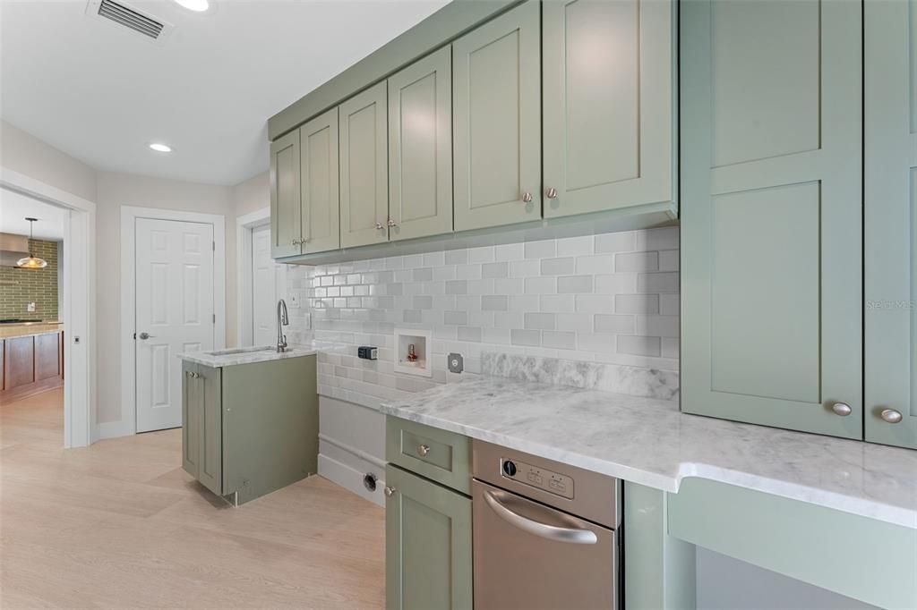 For Sale: $2,345,000 (4 beds, 3 baths, 2494 Square Feet)