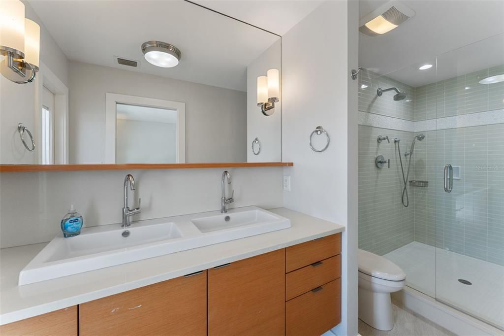 For Sale: $2,345,000 (4 beds, 3 baths, 2494 Square Feet)