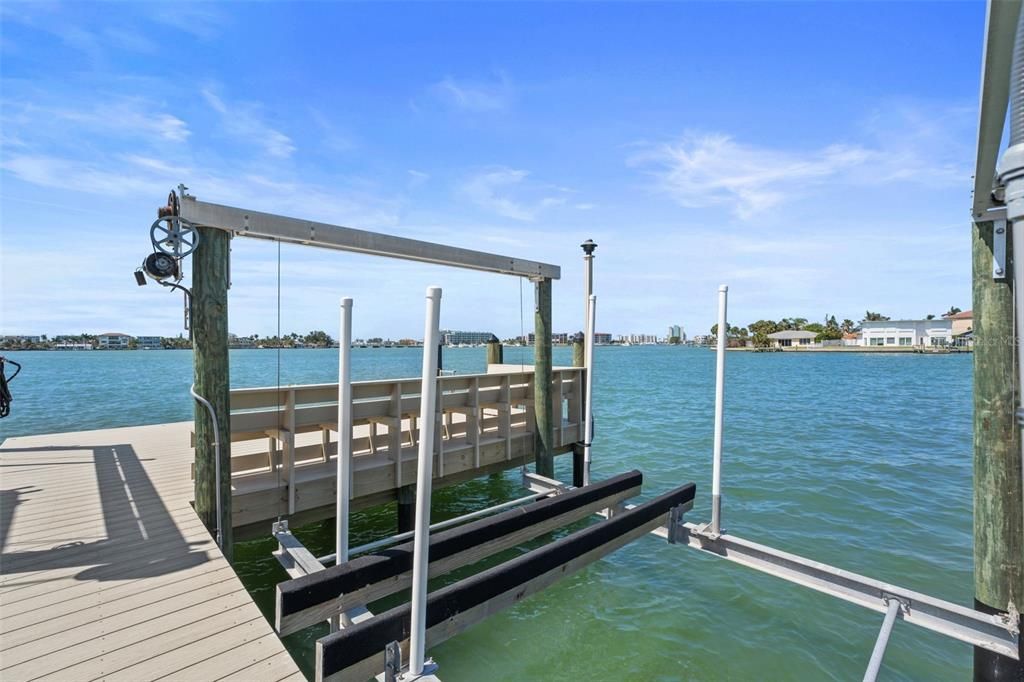 For Sale: $2,345,000 (4 beds, 3 baths, 2494 Square Feet)