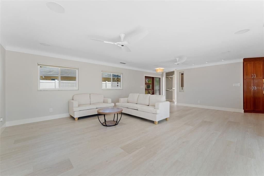 For Sale: $2,345,000 (4 beds, 3 baths, 2494 Square Feet)