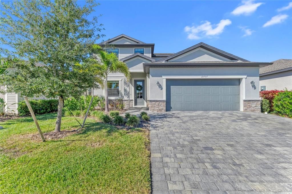 For Sale: $570,000 (4 beds, 3 baths, 2611 Square Feet)