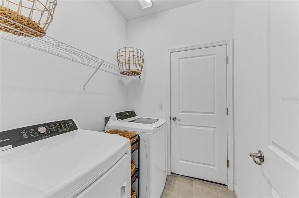 For Sale: $570,000 (4 beds, 3 baths, 2611 Square Feet)