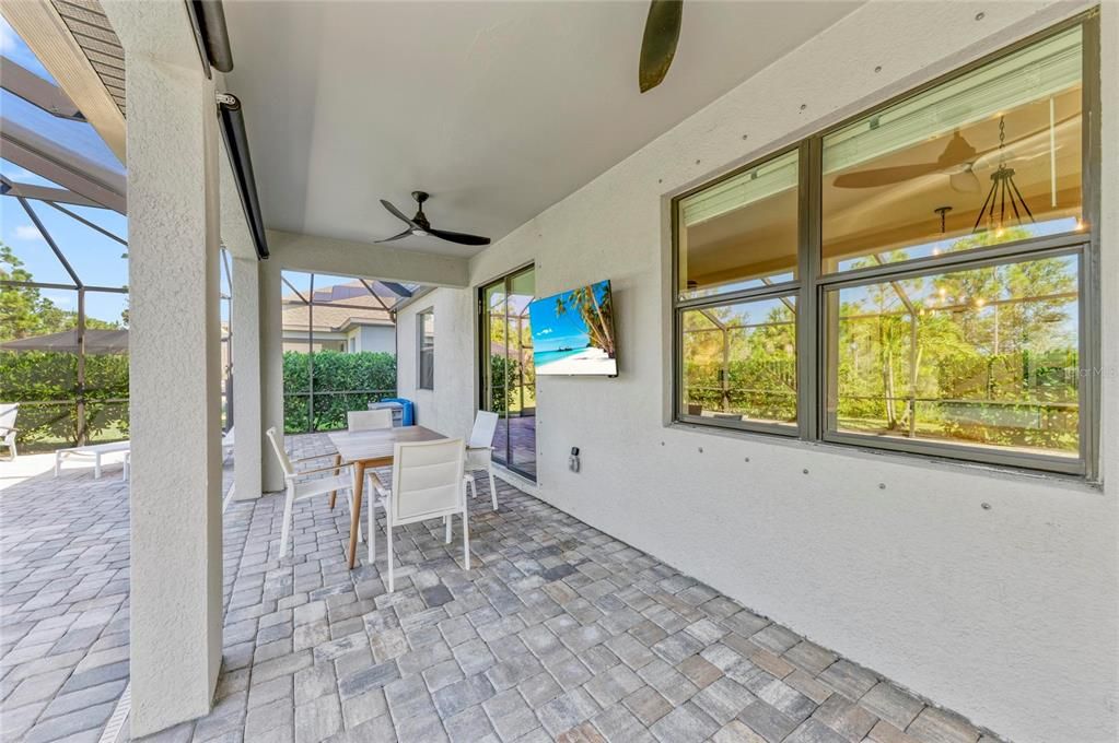 For Sale: $570,000 (4 beds, 3 baths, 2611 Square Feet)