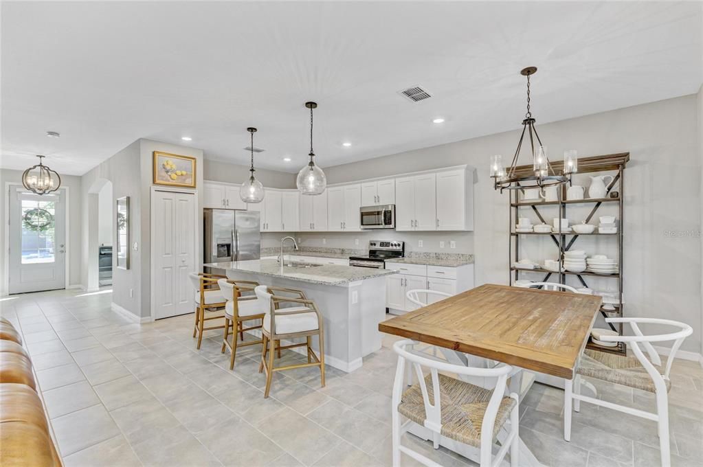 For Sale: $570,000 (4 beds, 3 baths, 2611 Square Feet)