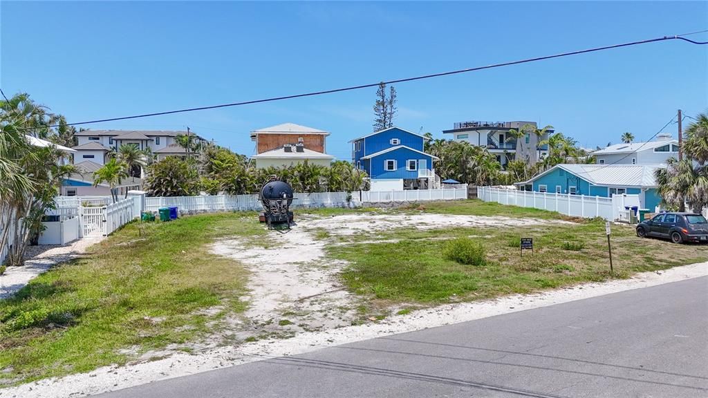 For Sale: $2,200,000 (0.25 acres)