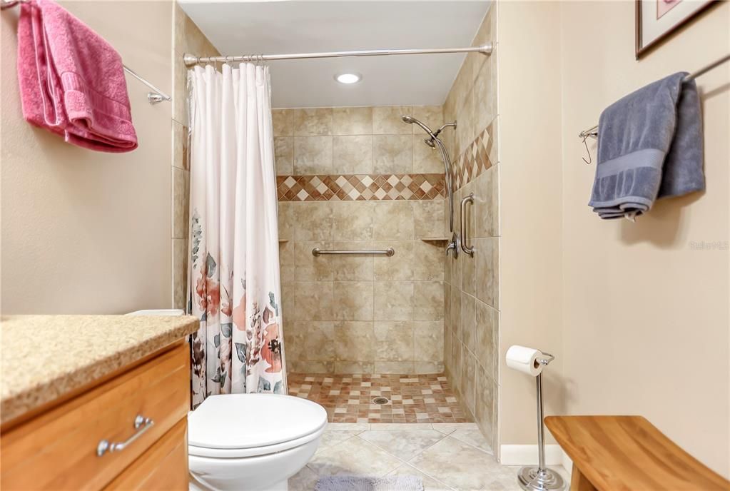 Activo con contrato: $340,000 (3 camas, 2 baños, 1343 Pies cuadrados)