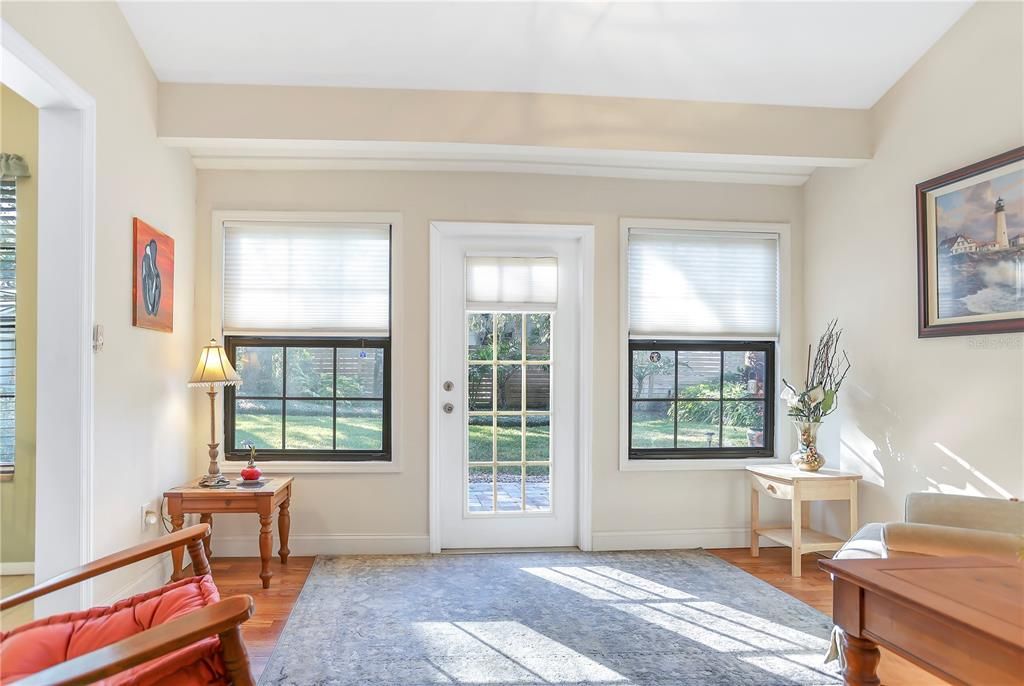 Activo con contrato: $340,000 (3 camas, 2 baños, 1343 Pies cuadrados)