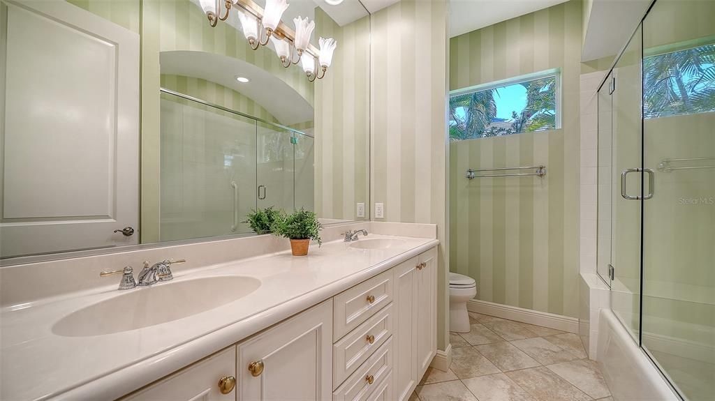 For Sale: $1,550,000 (4 beds, 3 baths, 3851 Square Feet)